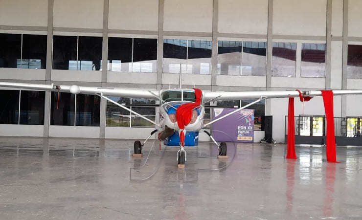 Pesawat Pemda Mimika yang terparkir di Hanggar. (Foto: Ist)